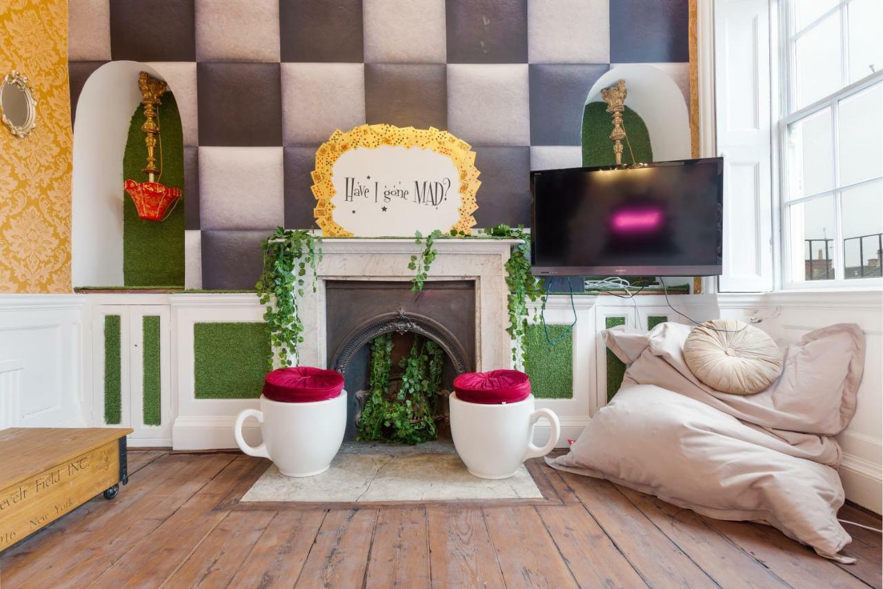 The Wonderland Townhouse - Alice In Wonderland 7Bdr Home Bath Exteriér fotografie